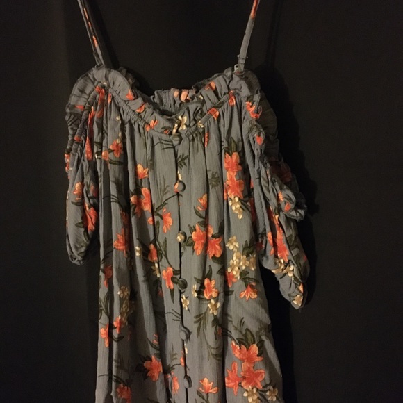 American Eagle off the shoulder blouse (floral) - Picture 2 of 4